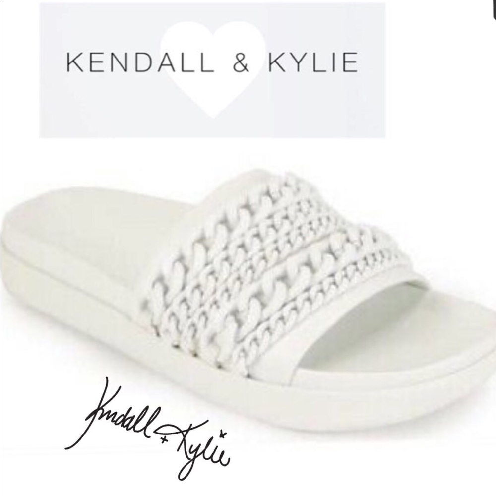 LAST💲BNWB• Kendall + Kylie -Shiloh • CHAIN SLIDES